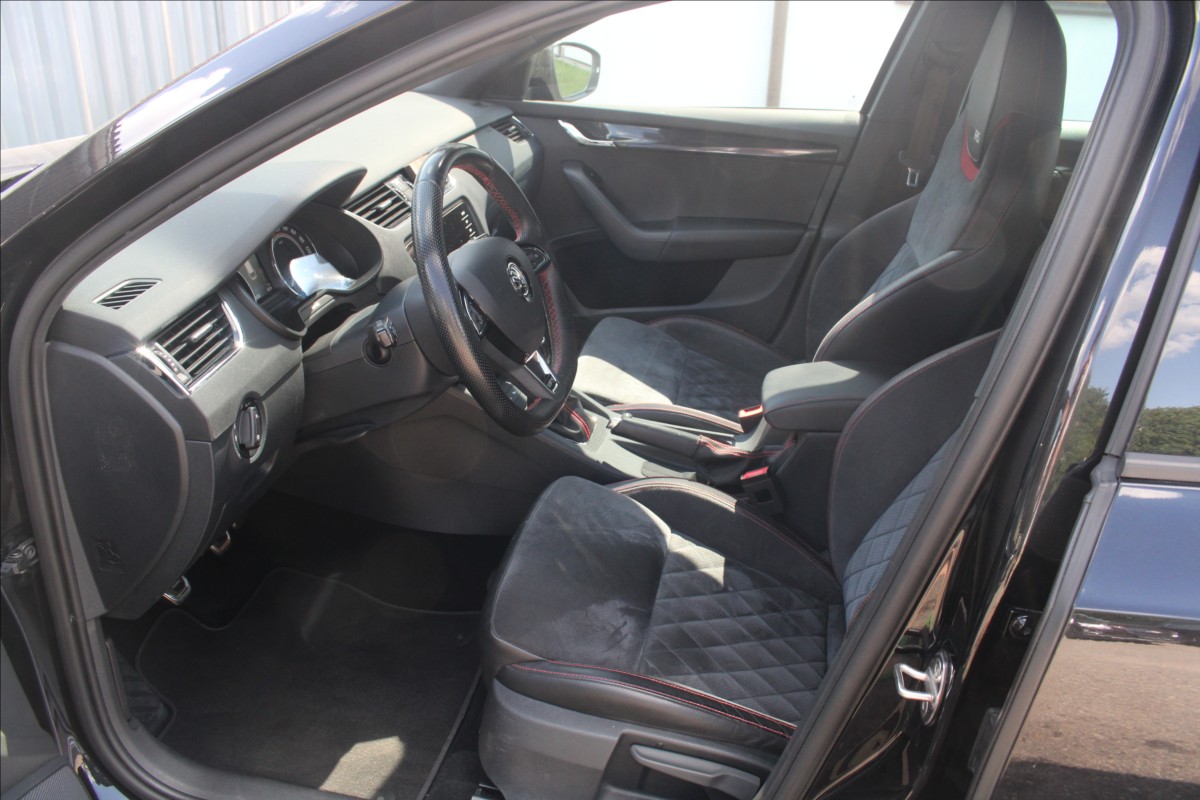 skoda-octavia-2-0-tdi-rs-challenge-kamera - 9