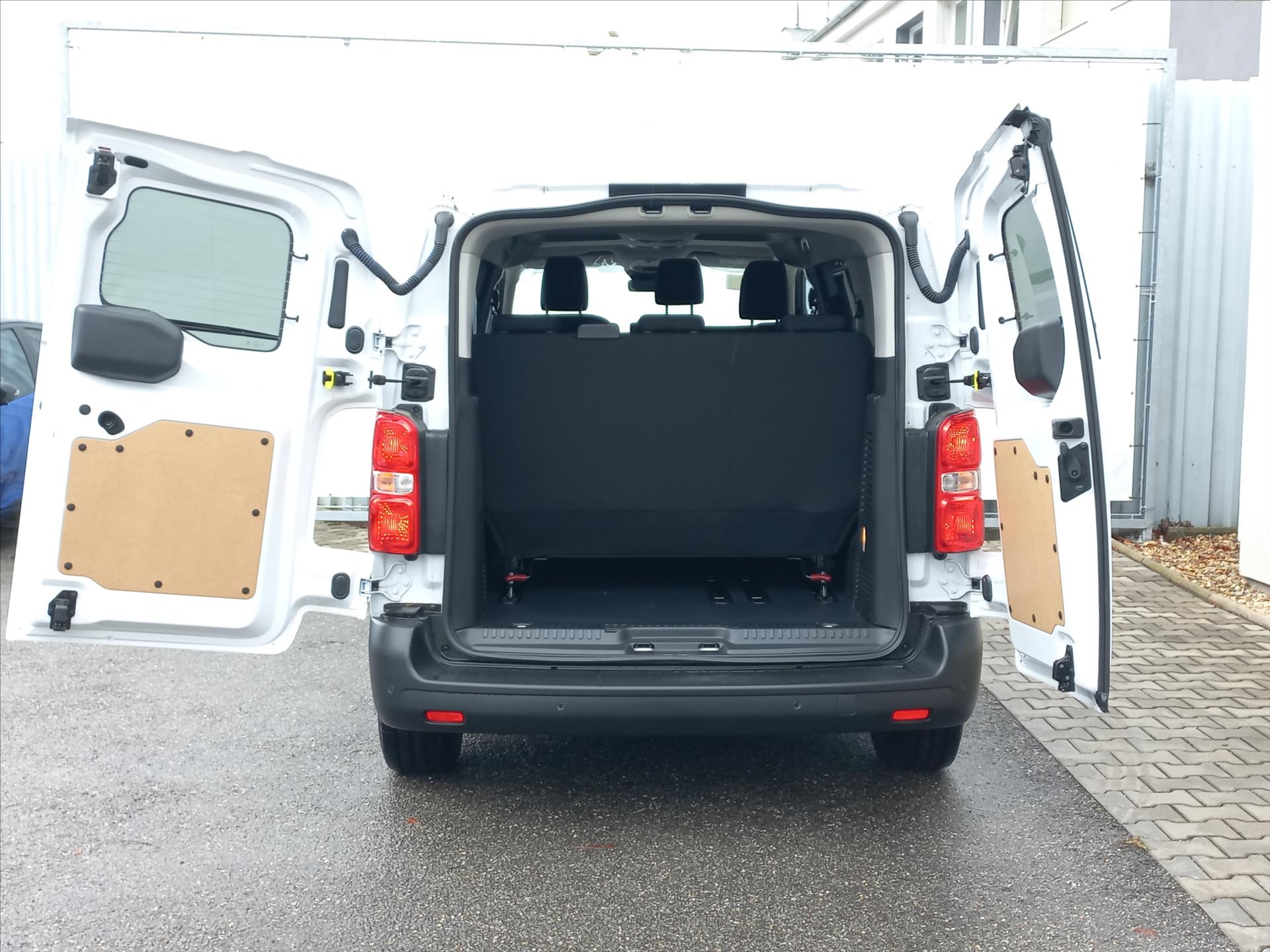 toyota-proace-verso-2-0-diesel144k-6mt-5d-glass-l1-combi-9-mist - 6