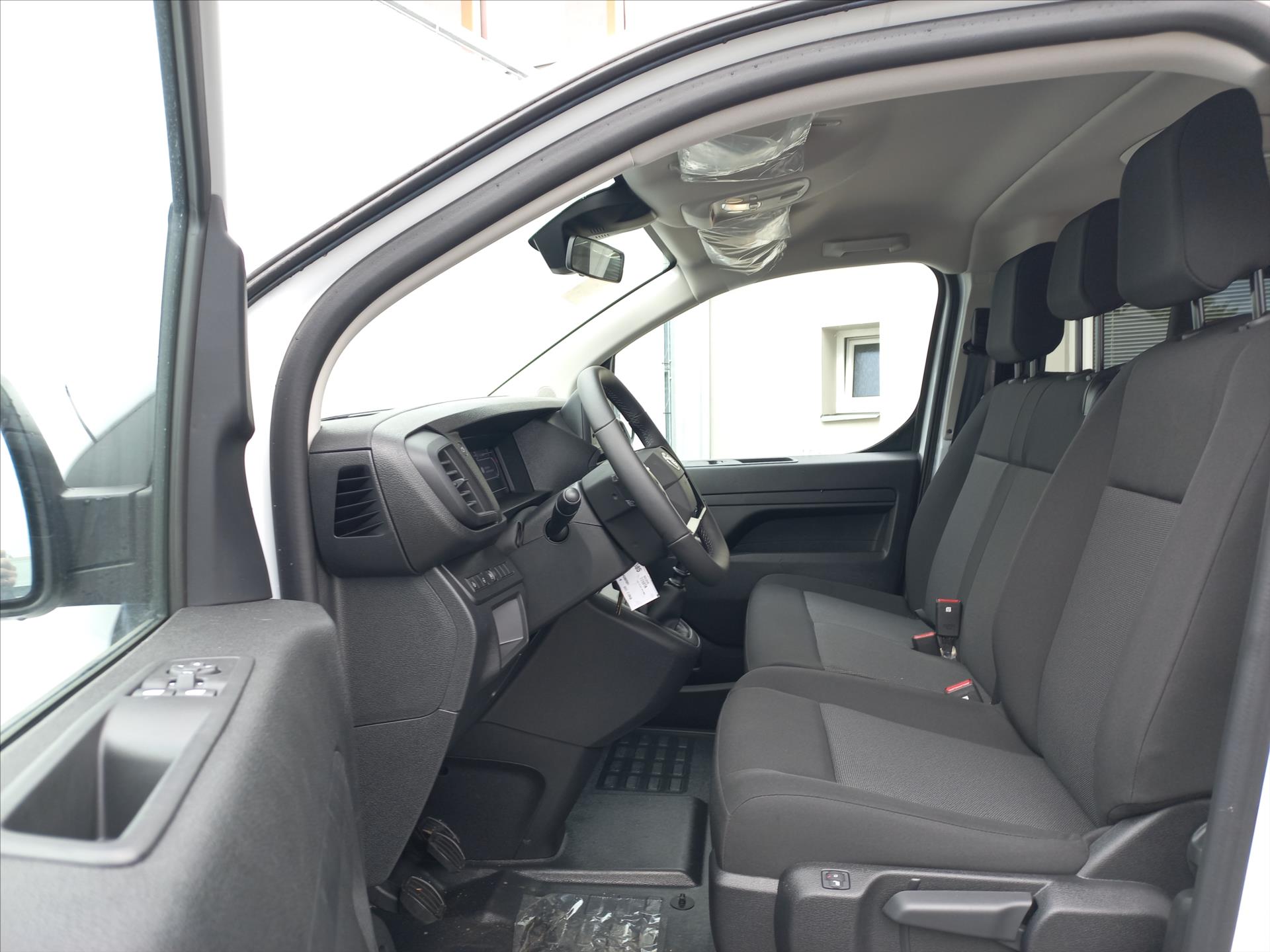 toyota-proace-verso-2-0-diesel144k-6mt-5d-glass-l1-combi-9-mist - 8