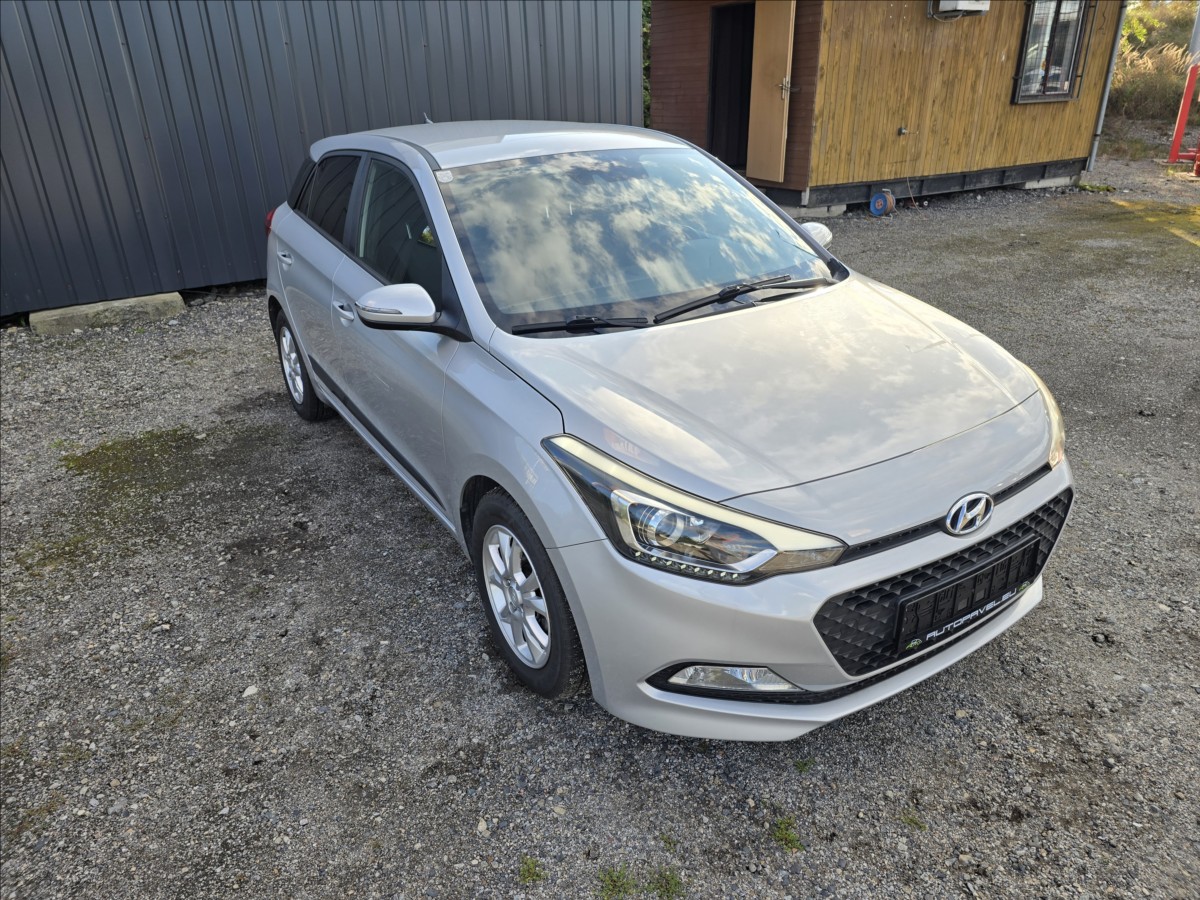 hyundai-i20-1-3-i-sport-61-kw-led-tempomat - 2