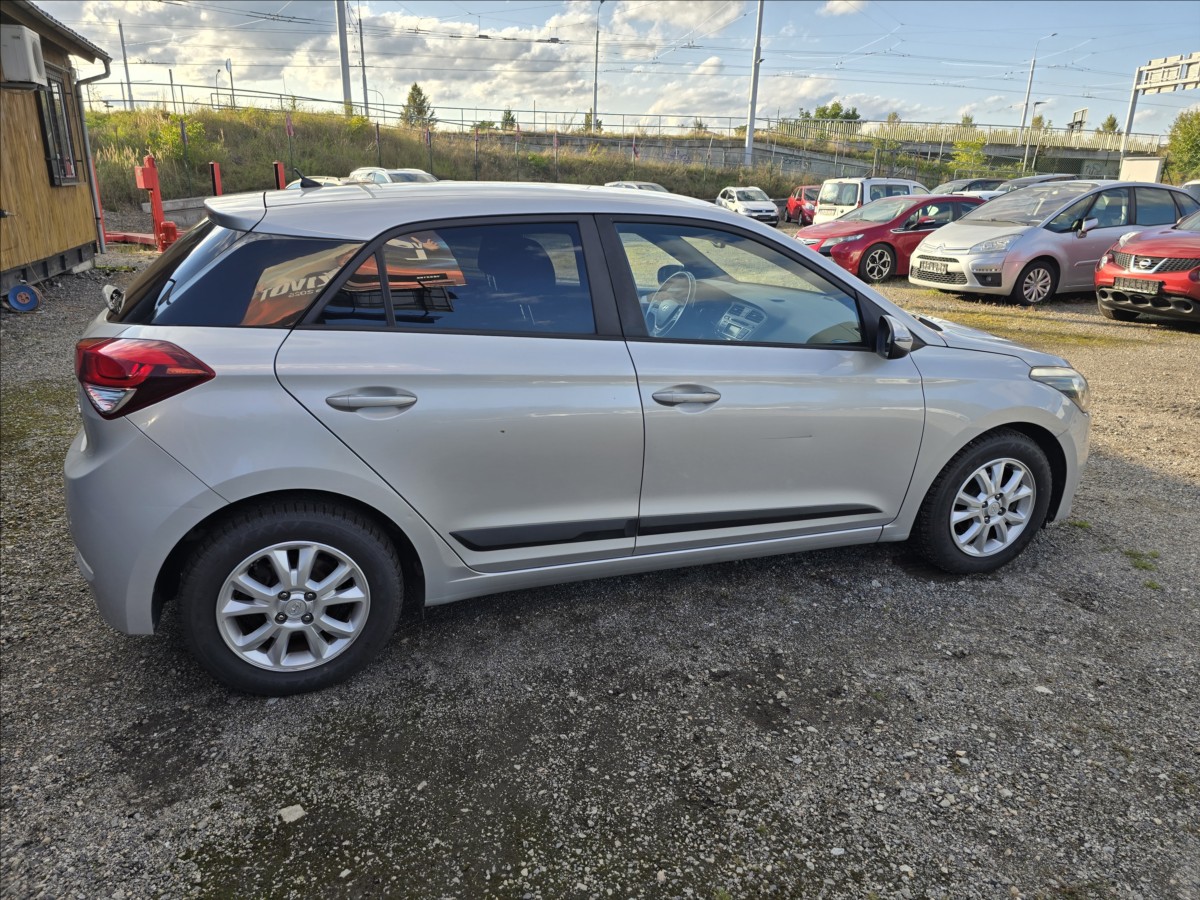 hyundai-i20-1-3-i-sport-61-kw-led-tempomat - 3