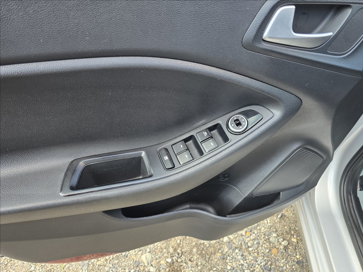 hyundai-i20-1-3-i-sport-61-kw-led-tempomat - 9