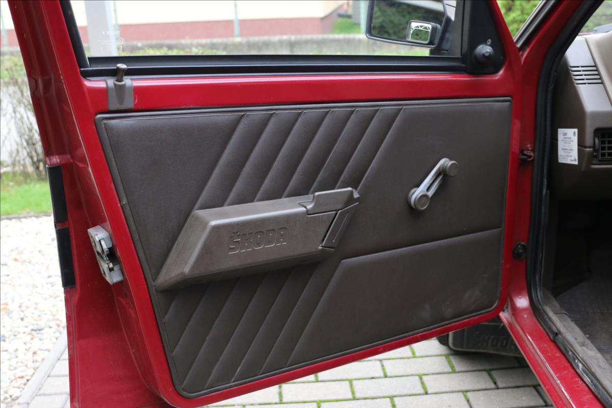 skoda-favorit-1-3-nove-stk-cr - 9