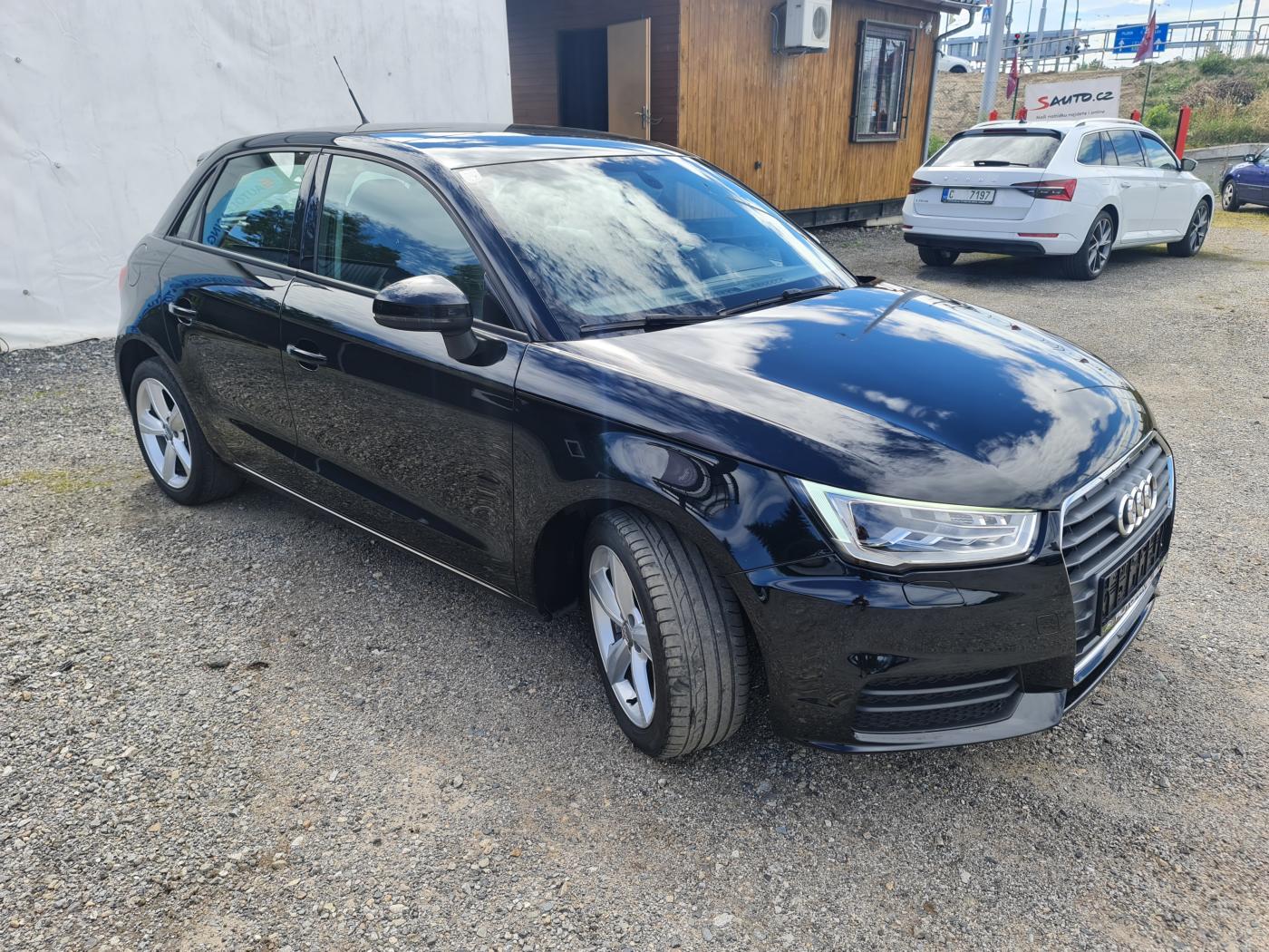 audi-a1-1-0-tfsi-led-svetla-navi - 3