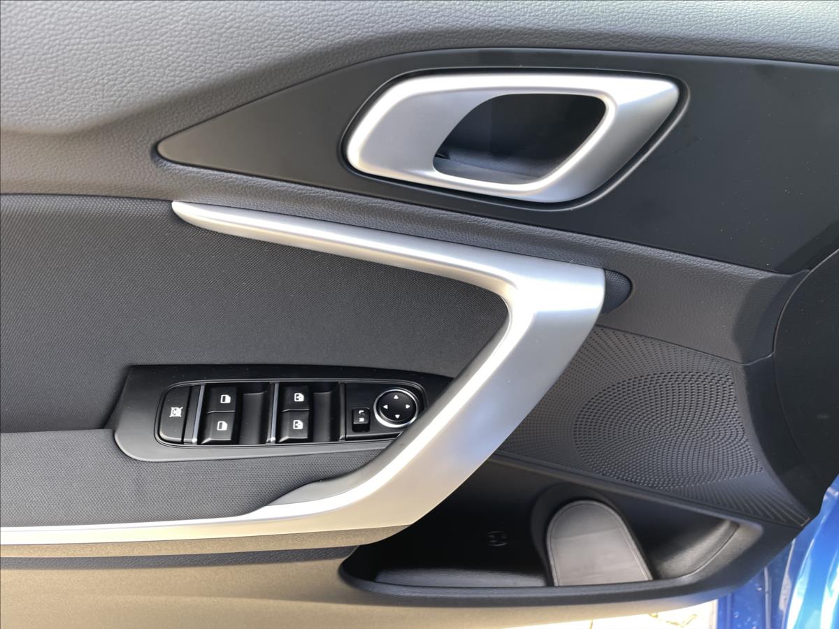 kia-ceed-1-5-t-gdi-7dct-spin-ref-sw - 9