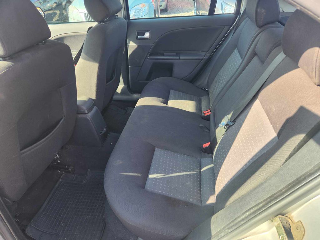 ford-mondeo-1-8-i - 9