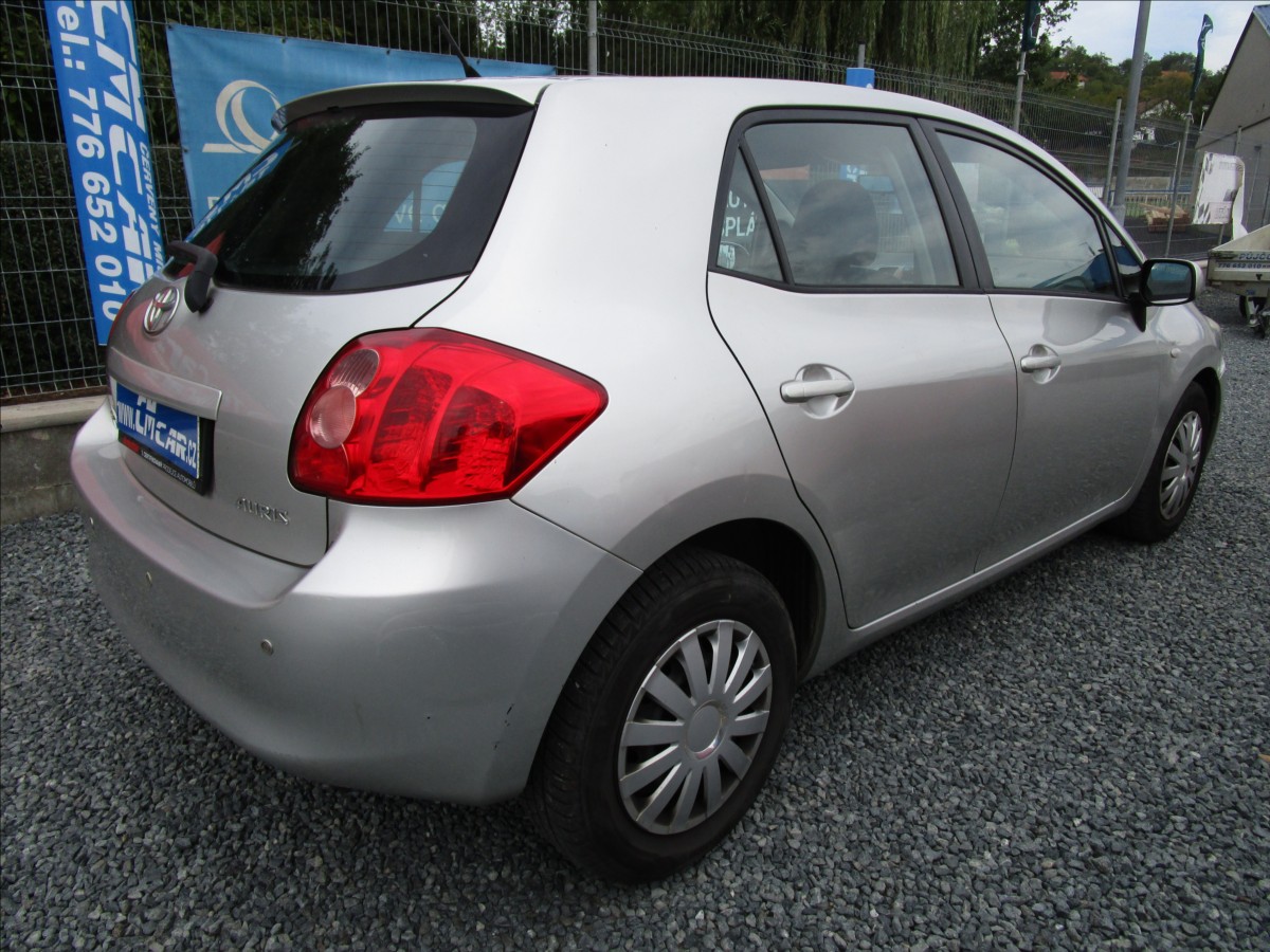 toyota-auris-1-4-d-4d-aut-klima - 3