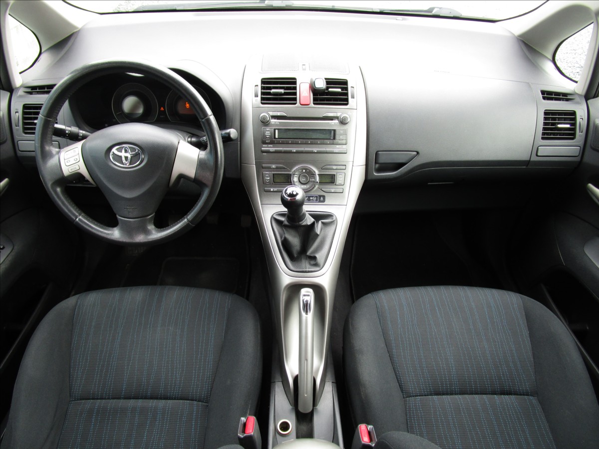 toyota-auris-1-4-d-4d-aut-klima - 6