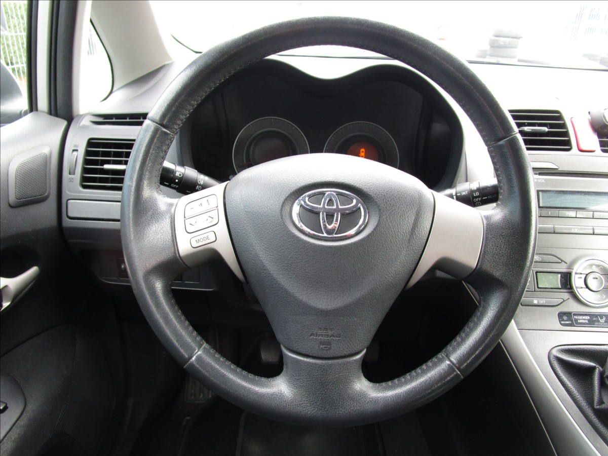 toyota-auris-1-4-d-4d-aut-klima - 7