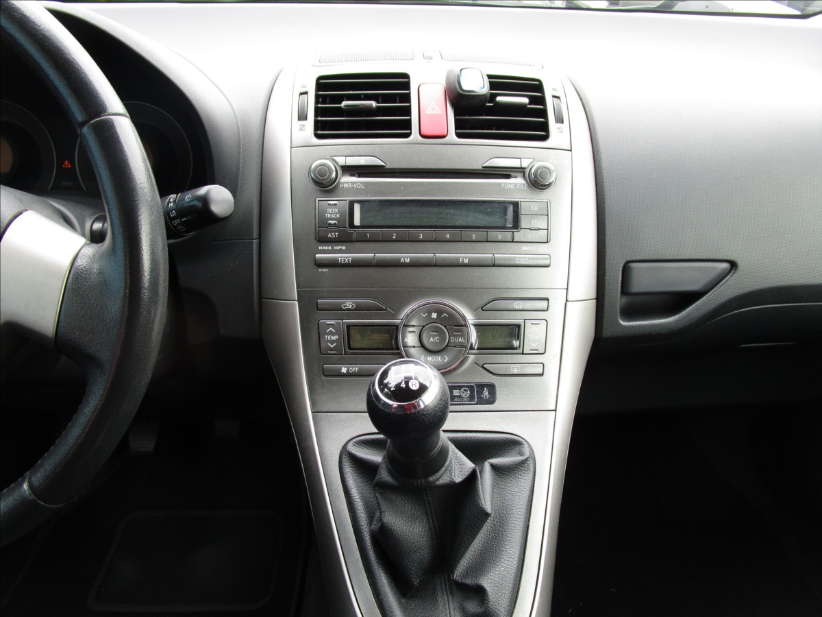 toyota-auris-1-4-d-4d-aut-klima - 8