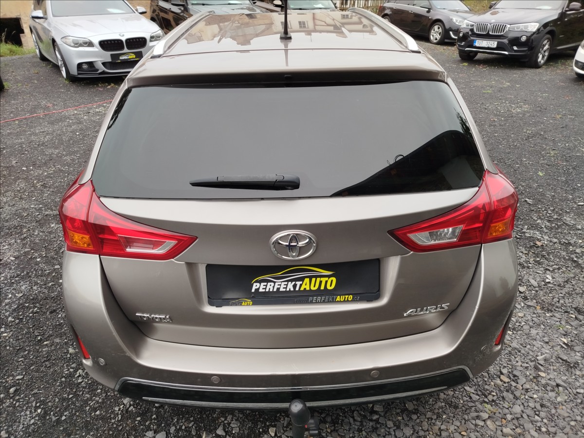 toyota-auris-2-0-d-4d-91kw-1-majitel - 4