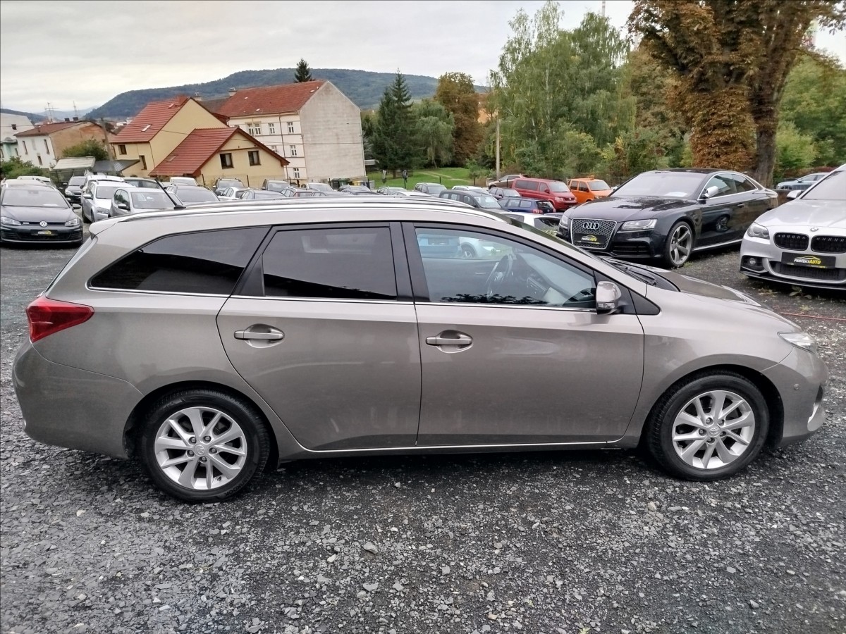 toyota-auris-2-0-d-4d-91kw-1-majitel - 6