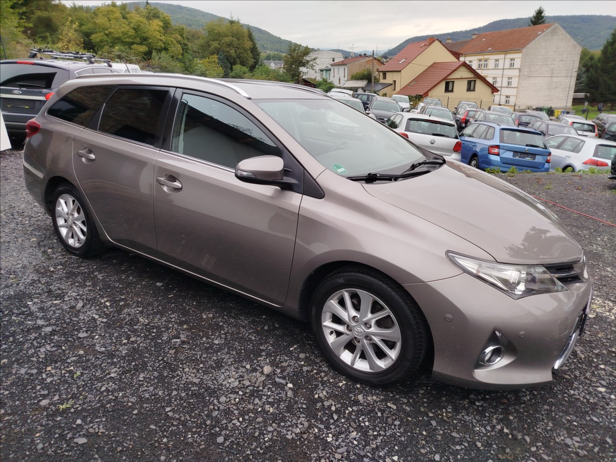 toyota-auris-2-0-d-4d-91kw-1-majitel - 7