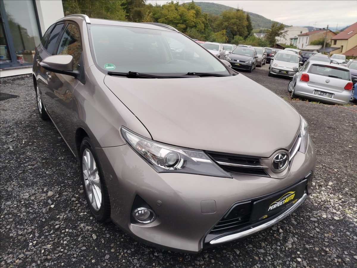 toyota-auris-2-0-d-4d-91kw-1-majitel - 8