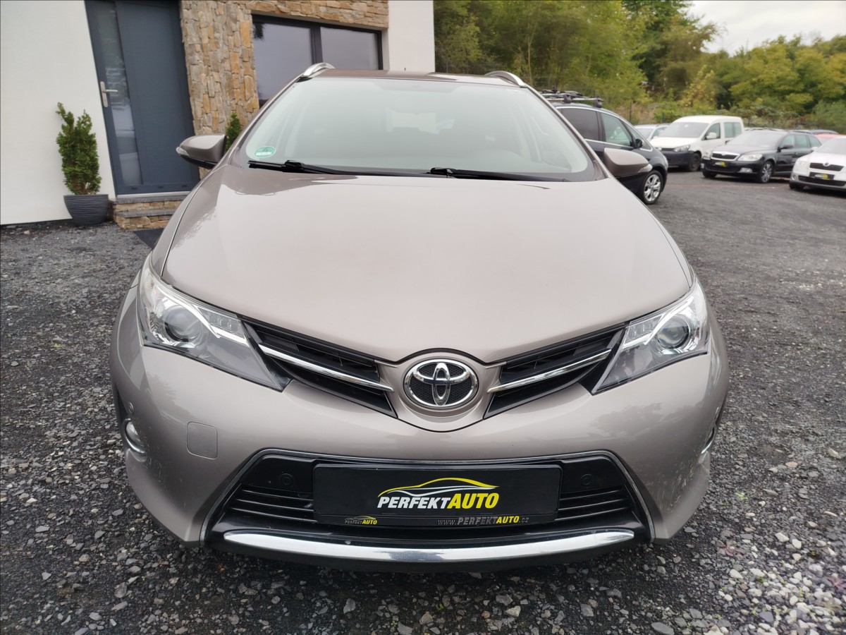 toyota-auris-2-0-d-4d-91kw-1-majitel - 9