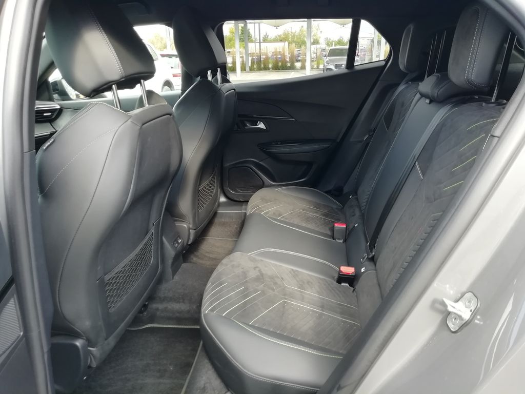 peugeot-2008-gt-1-2-pt-130-s-s-eat8 - 5
