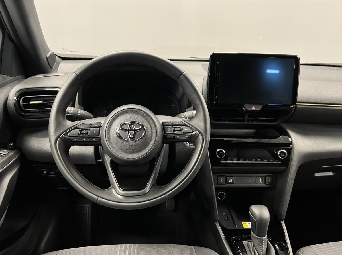 toyota-yaris-cross-1-5-hybrid-at-adventure-awd - 4
