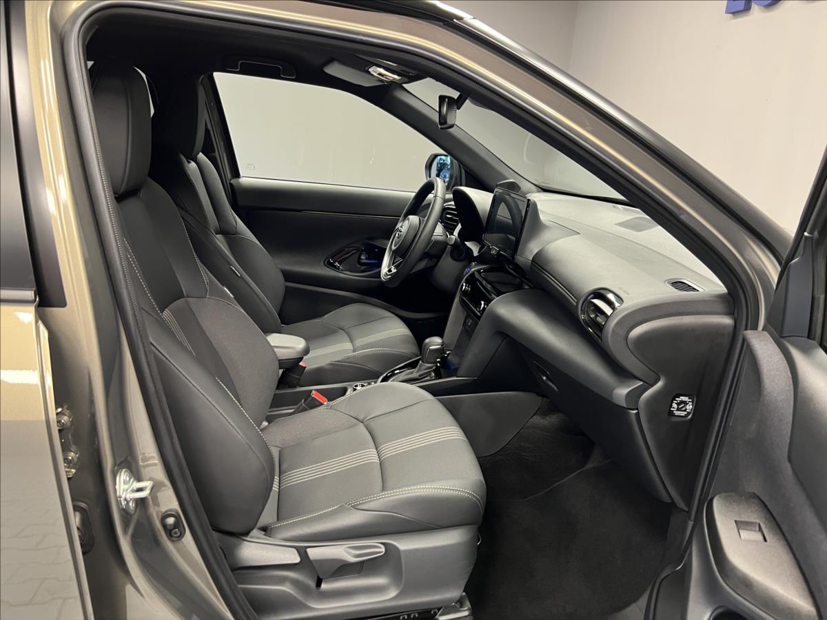 toyota-yaris-cross-1-5-hybrid-at-adventure-awd - 9