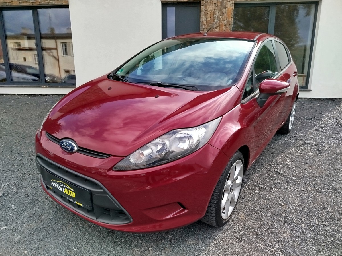 Ford Fiesta 1,2 i 60 kW, HOT MAGENTA