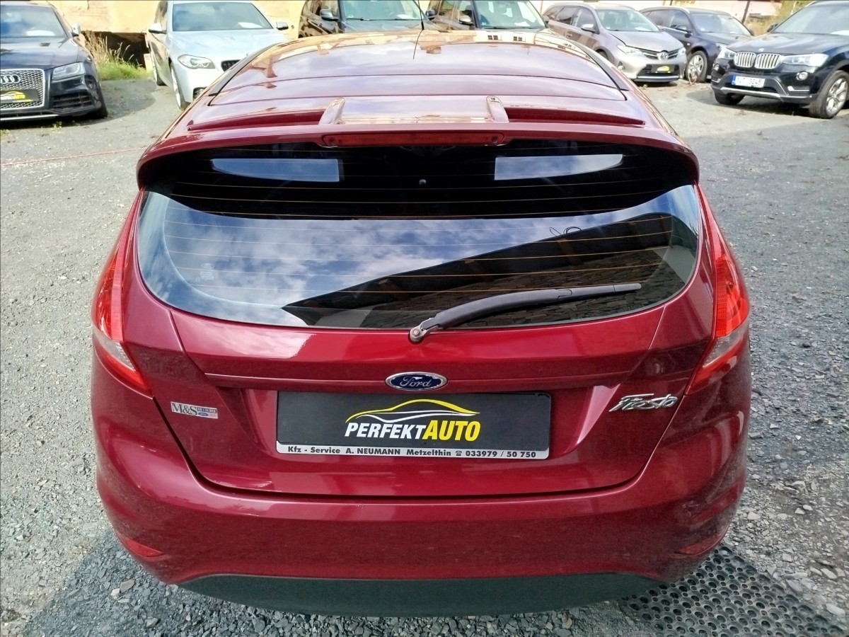 ford-fiesta-1-2-i-60-kw-hot-magenta - 4