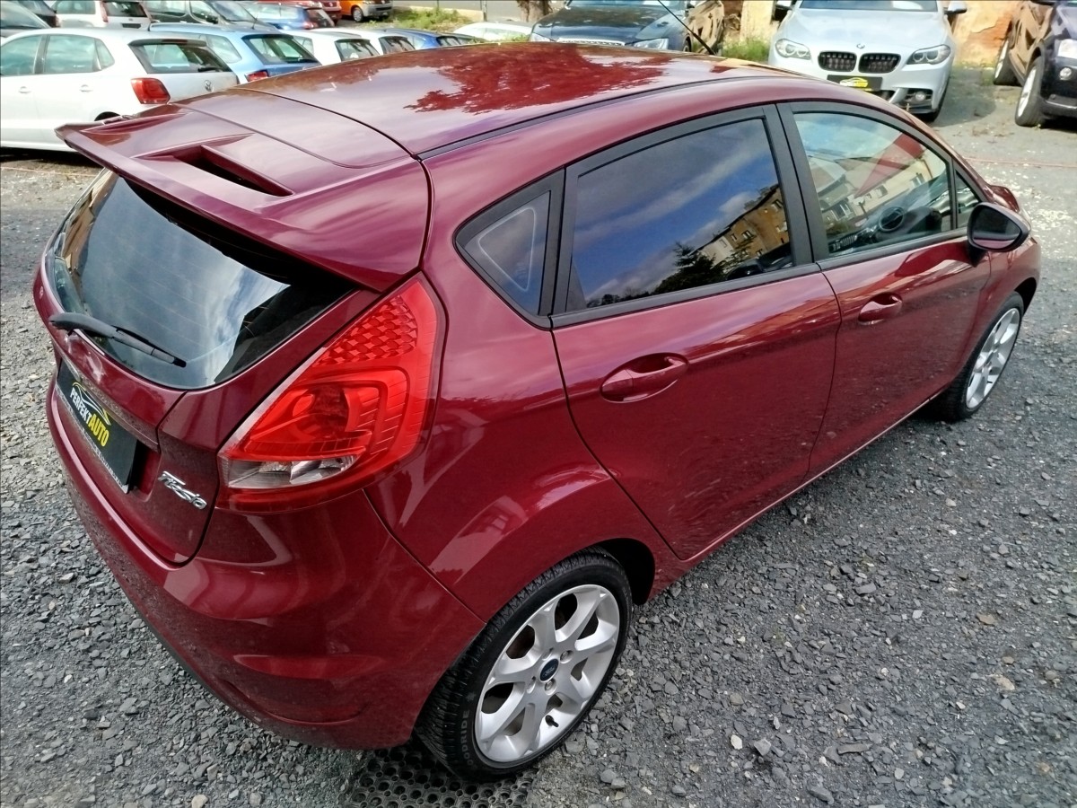 ford-fiesta-1-2-i-60-kw-hot-magenta - 5