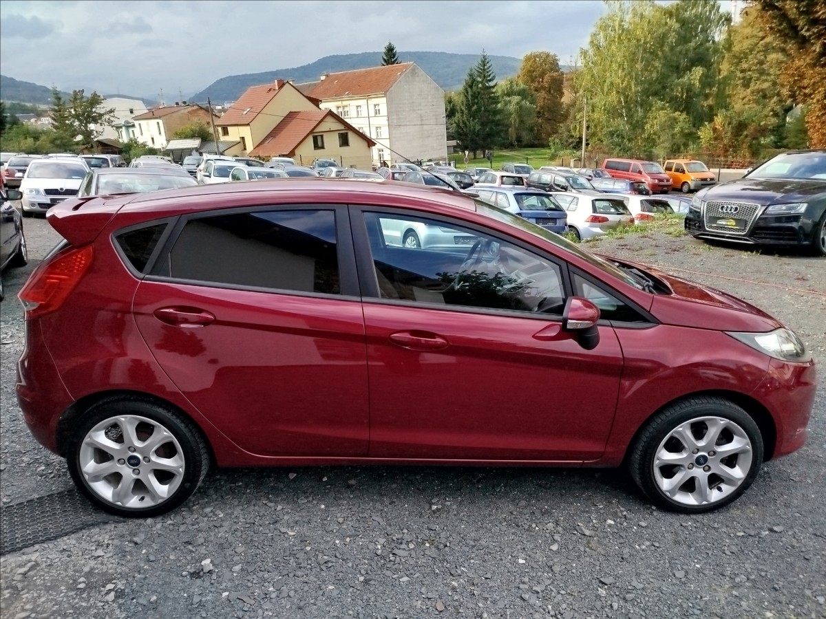 ford-fiesta-1-2-i-60-kw-hot-magenta - 6