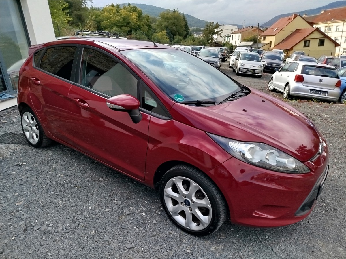 ford-fiesta-1-2-i-60-kw-hot-magenta - 7