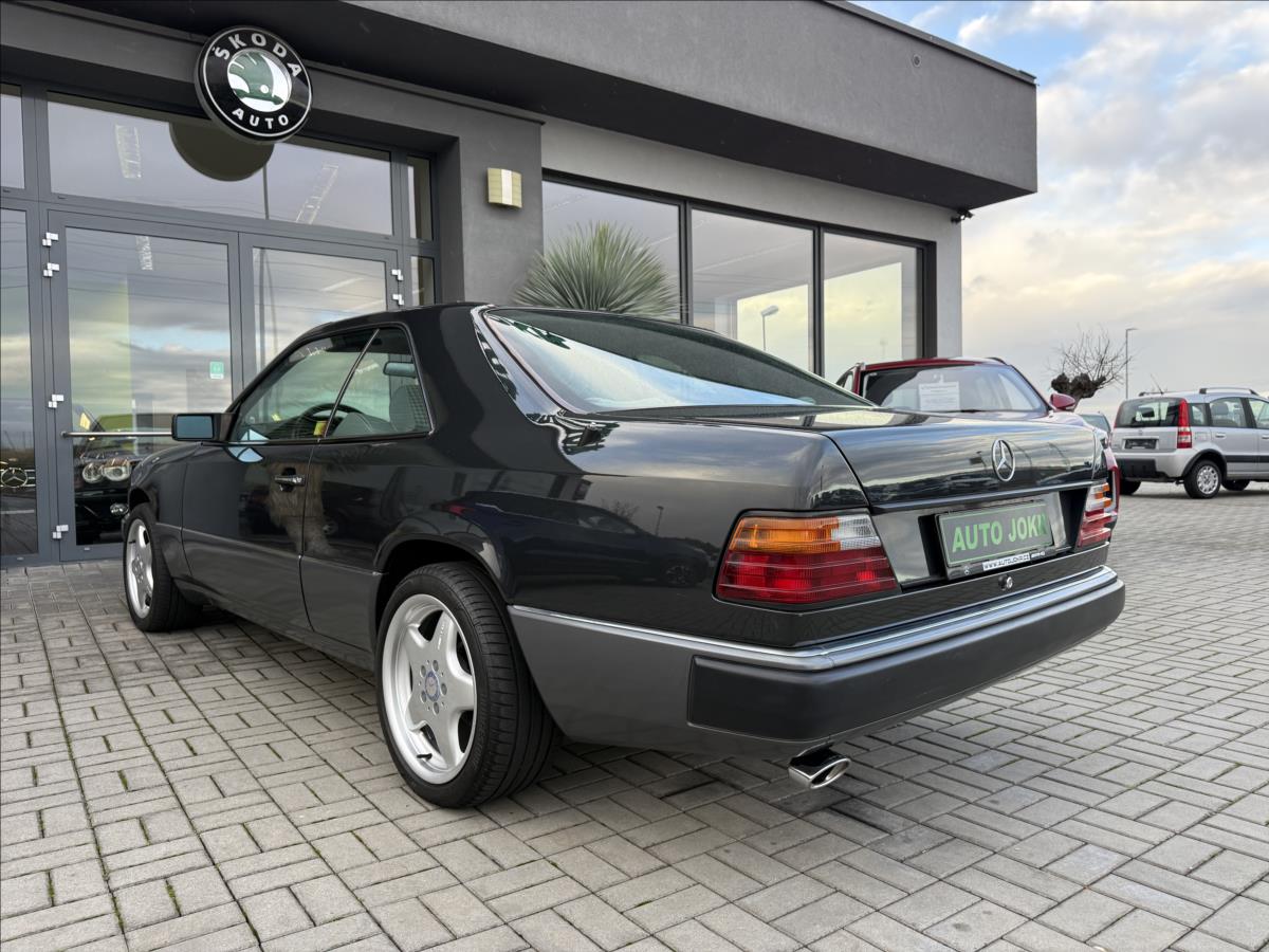 mercedes-benz-124-220ce-110kw-top-stav-2-majitel - 7