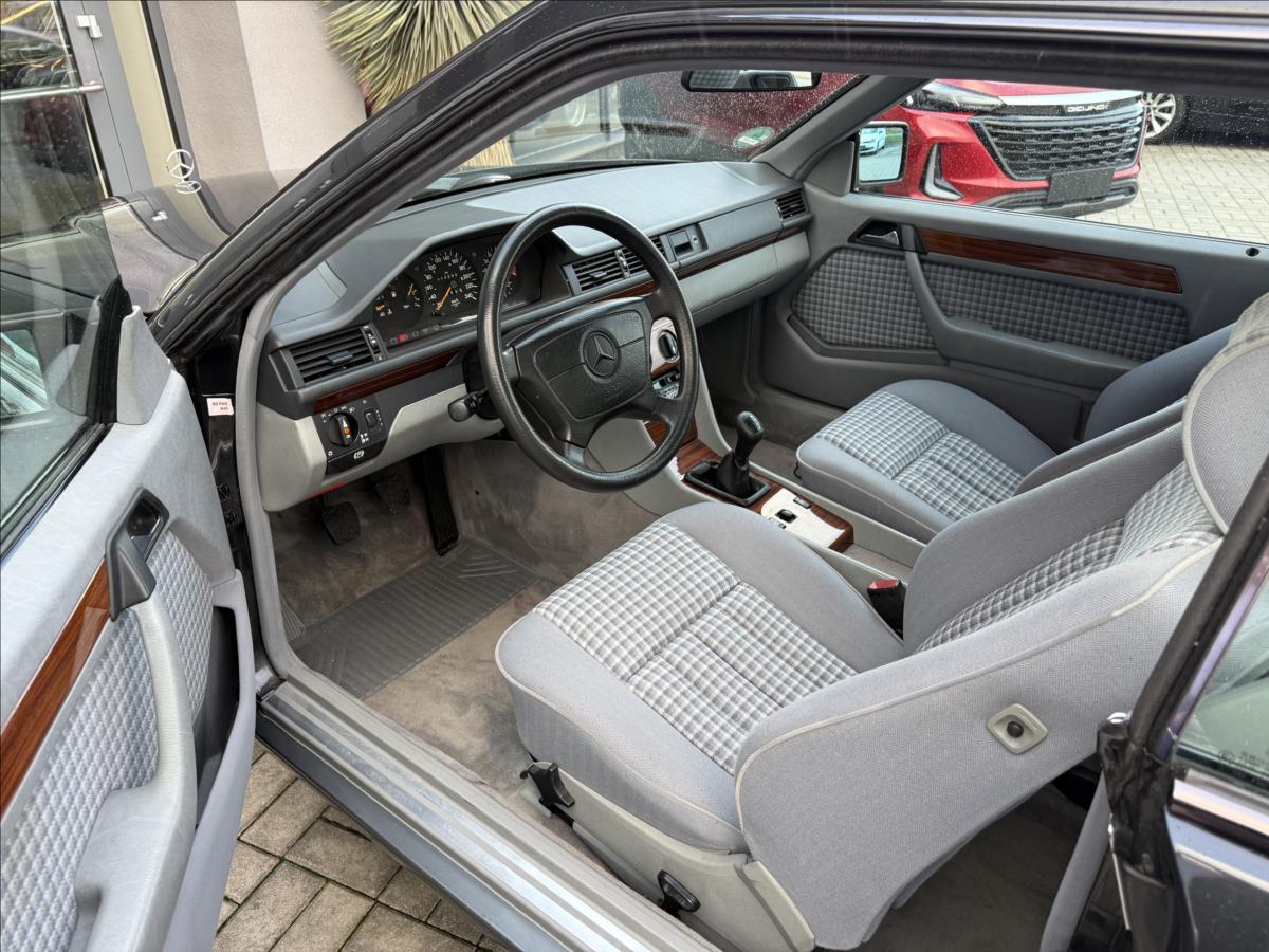 mercedes-benz-124-220ce-110kw-top-stav-2-majitel - 8