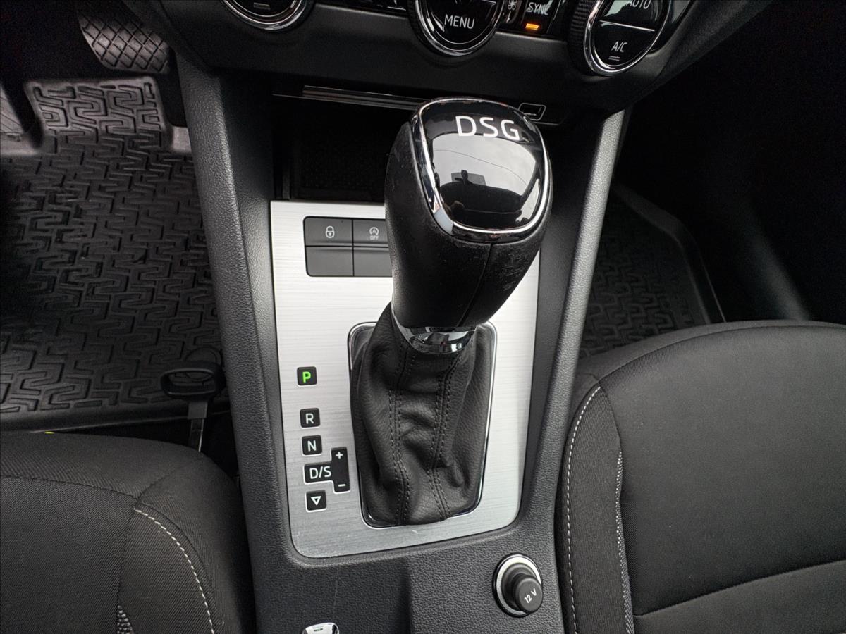 skoda-octavia-1-6-tdi-85kw-dsg-led-navi-pdc - 9