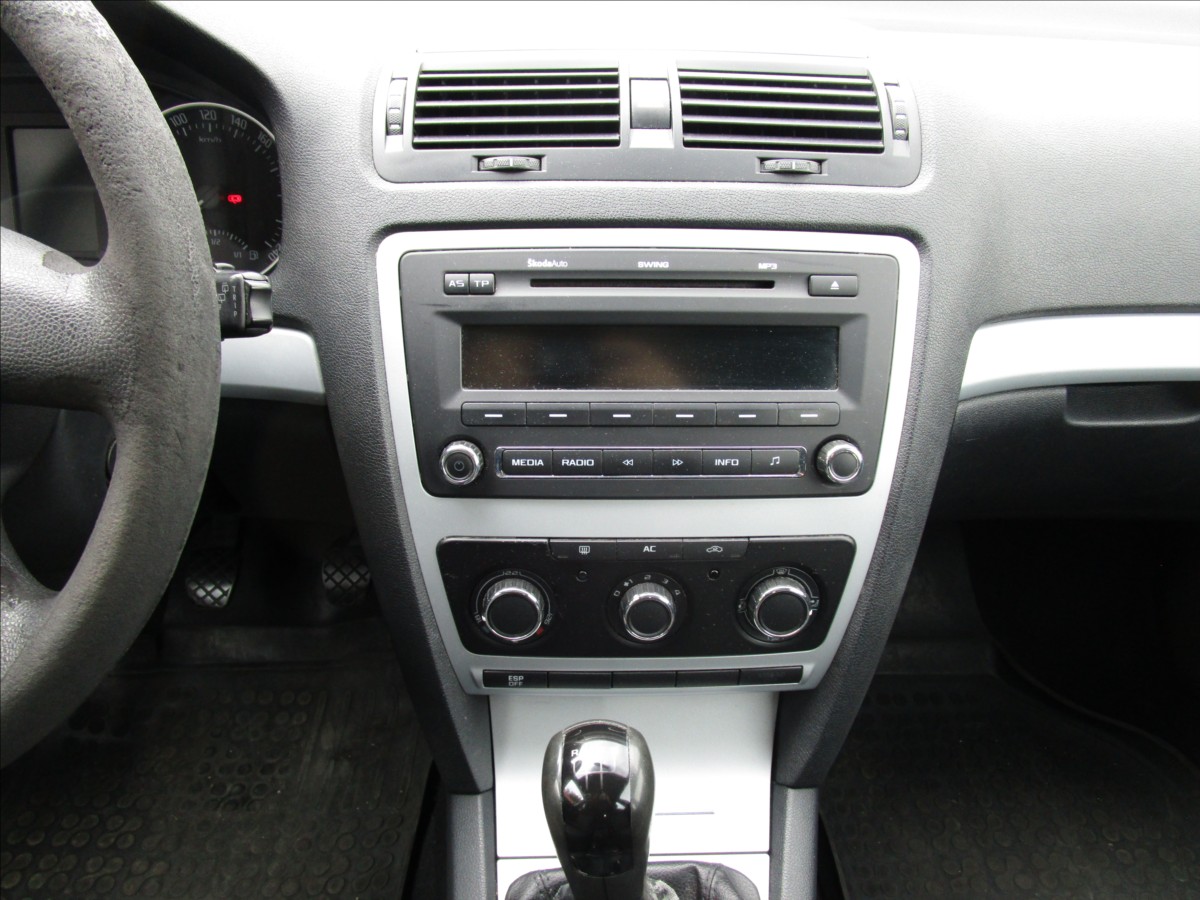 skoda-octavia-combi-1-9tdi-ambiente-klima - 8