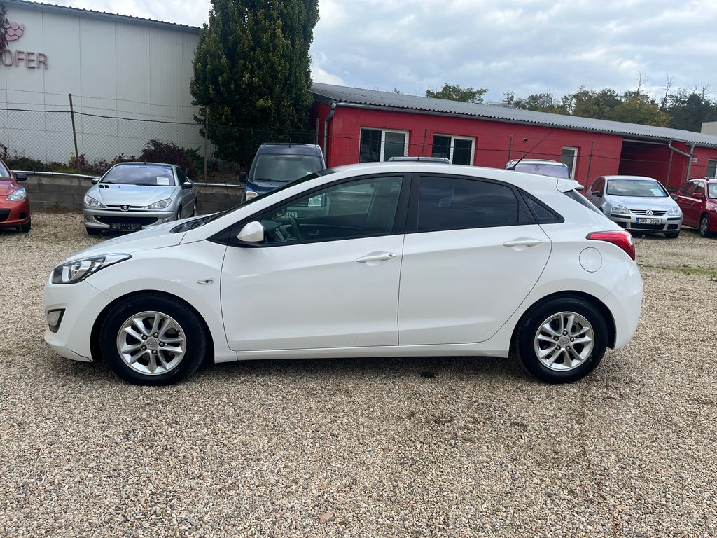 hyundai-i30-1-6crdi-81kw-pravid-servis - 1