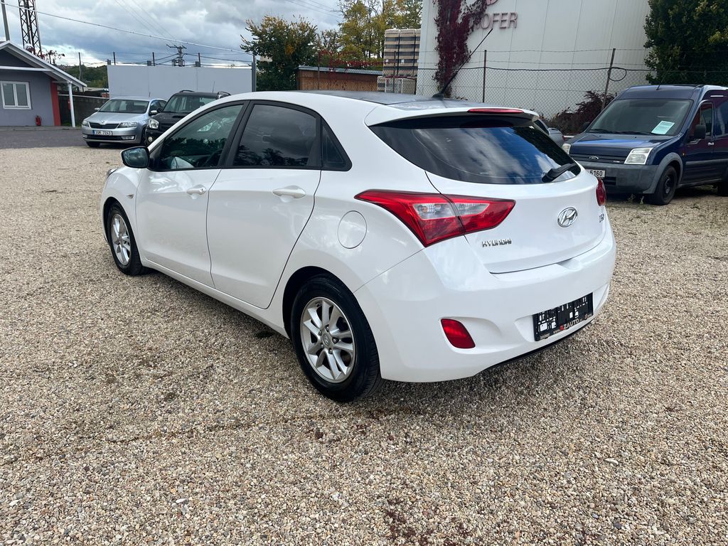 hyundai-i30-1-6crdi-81kw-pravid-servis - 2