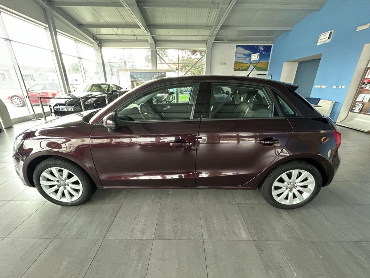 audi-a1-1-2-tsi-spaceback-navi-vyhrev - 3