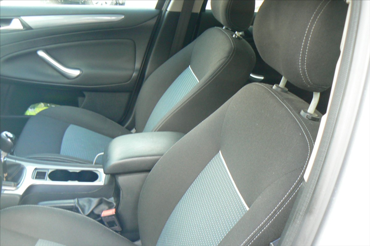 ford-mondeo-2-0-tdci-combi-navigace - 8