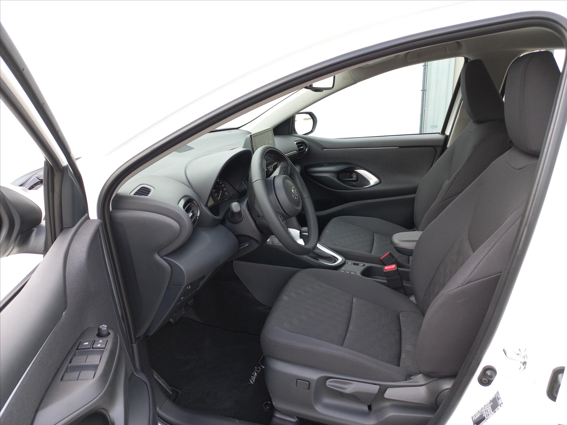 toyota-yaris-1-5-hybrid-e-cvt-116k-comfort - 7