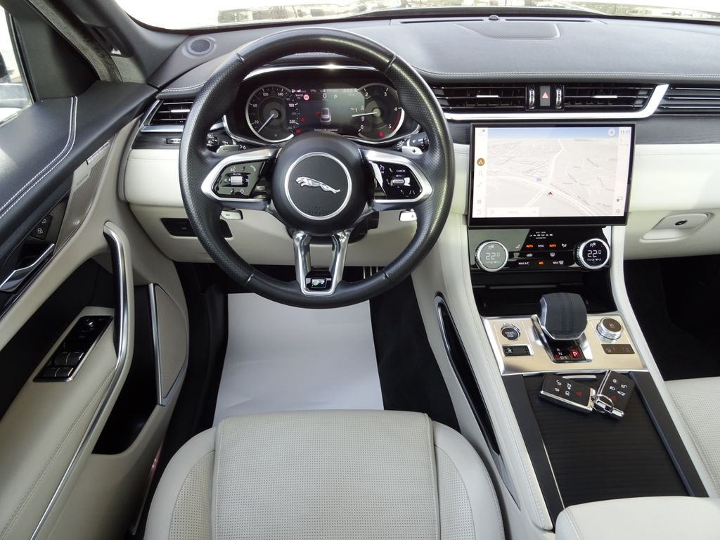 jaguar-f-pace-d200-awd-r-dynamic-panorama - 6