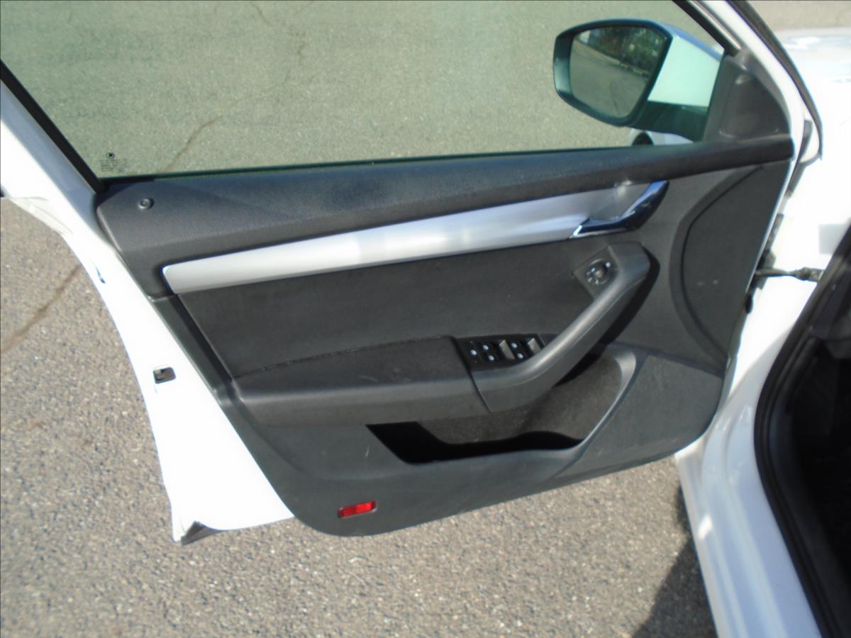 skoda-octavia-1-0 - 8