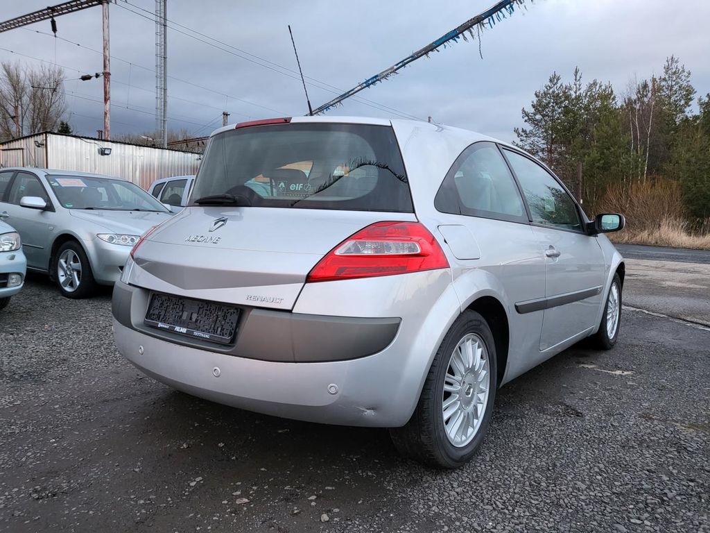 renault-megane-2-0i-16v-coupe - 5