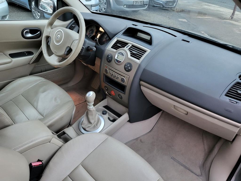 renault-megane-2-0i-16v-coupe - 9