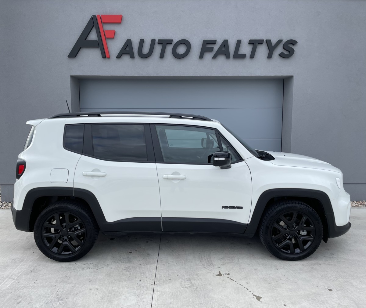 jeep-renegade-1-5-e-hybrid-night-eagle-zaruka - 1