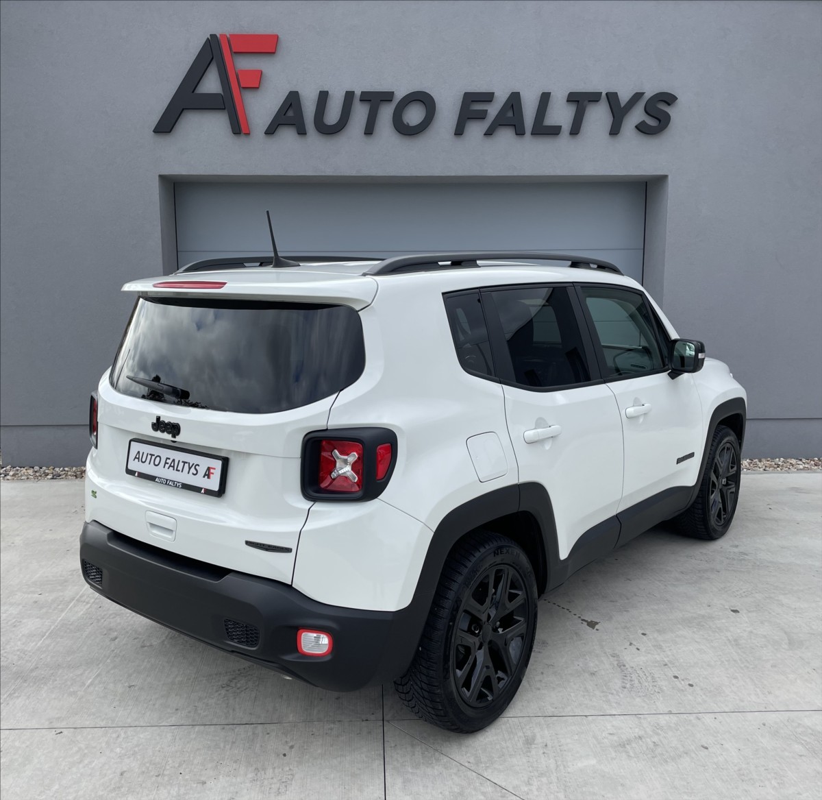 jeep-renegade-1-5-e-hybrid-night-eagle-zaruka - 2