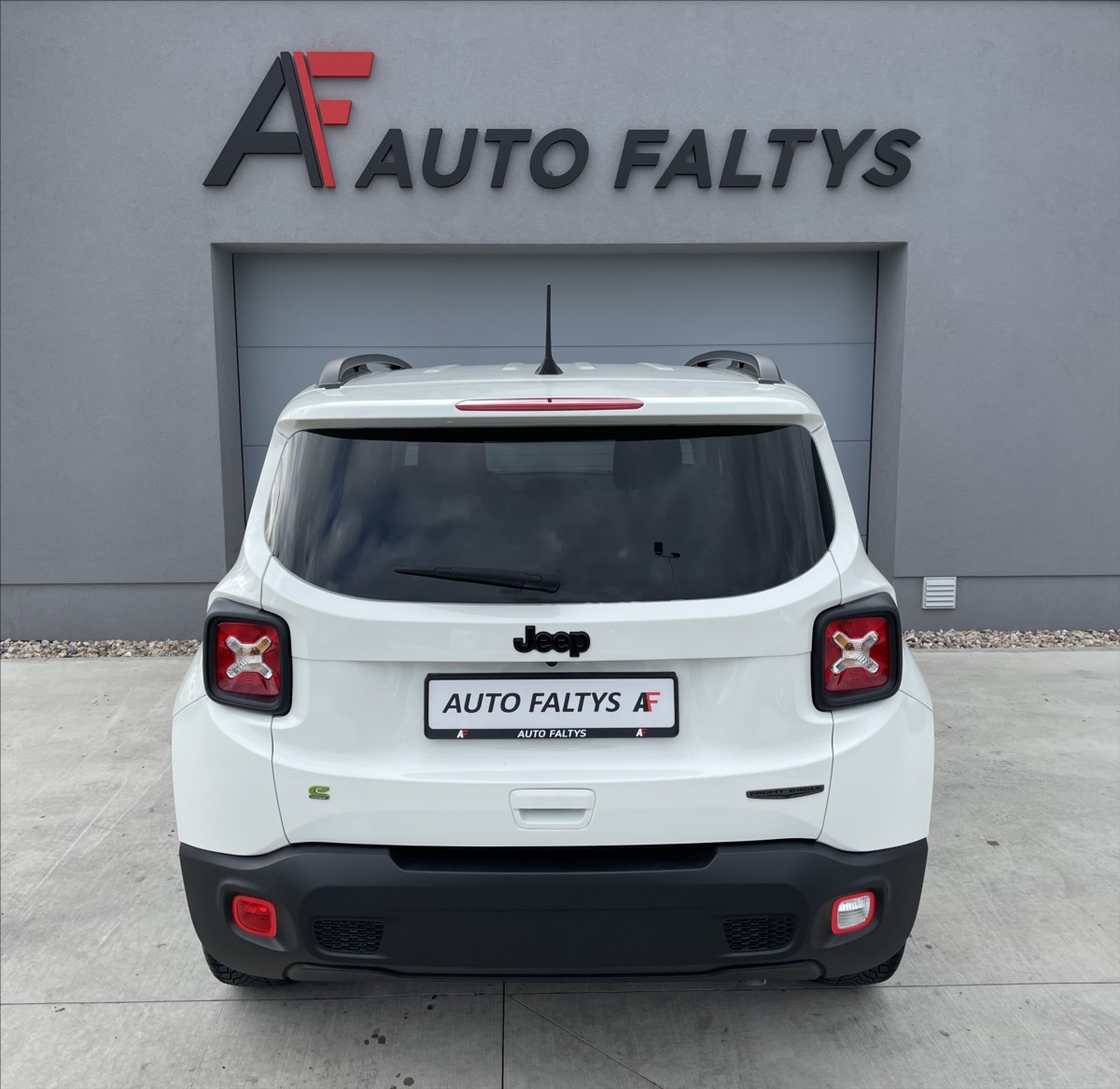jeep-renegade-1-5-e-hybrid-night-eagle-zaruka - 3