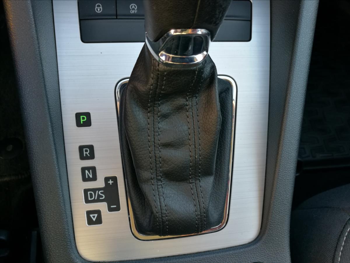 skoda-octavia-1-6-tdi-dsg-1-majitel - 7