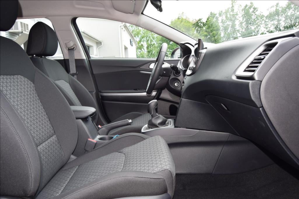 kia-ceed-sw-1-5-tgdi-top - 3