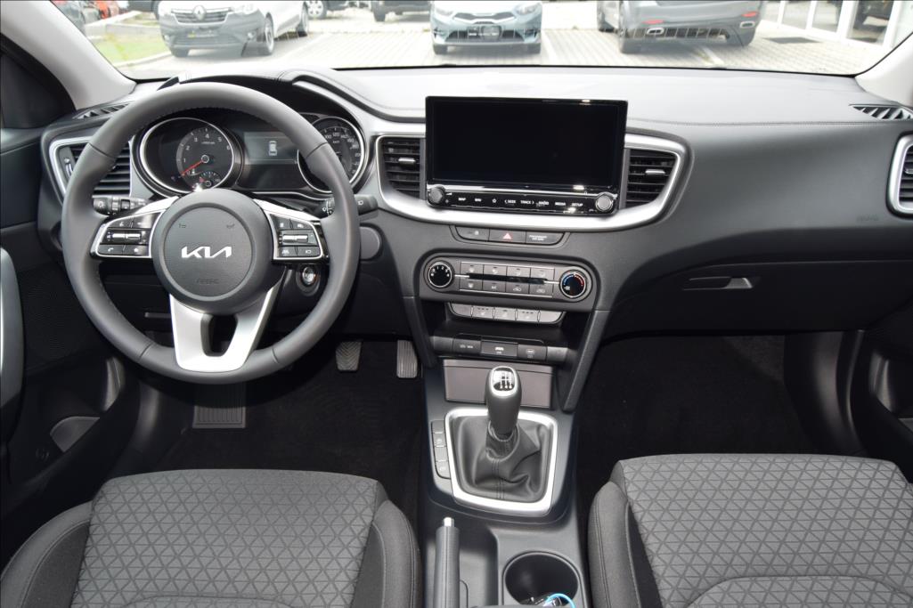 kia-ceed-sw-1-5-tgdi-top - 4