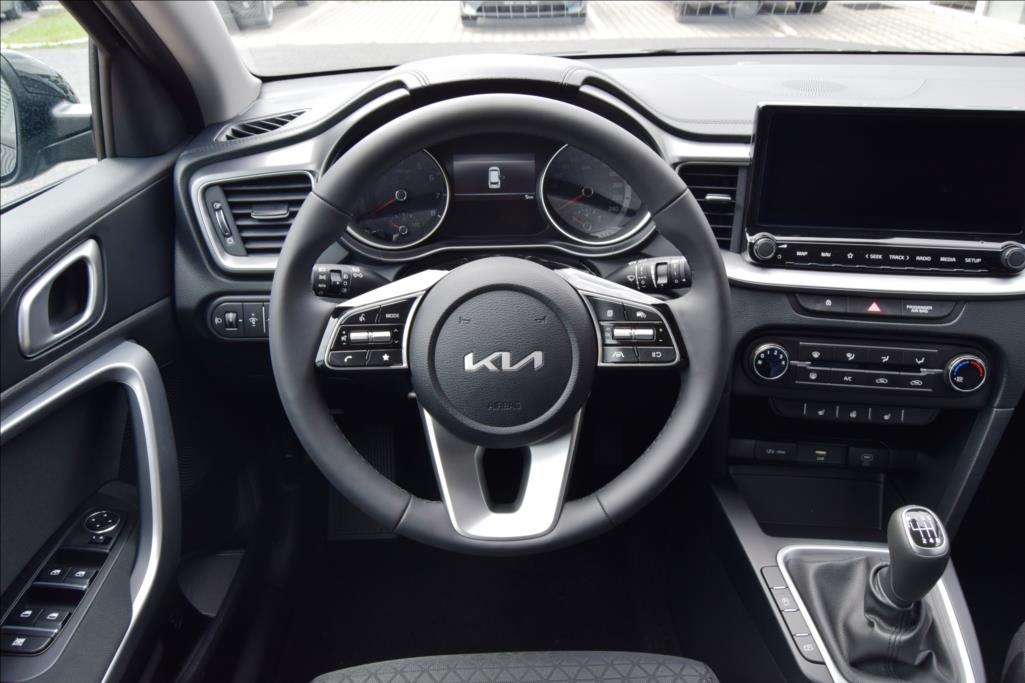 kia-ceed-sw-1-5-tgdi-top - 5