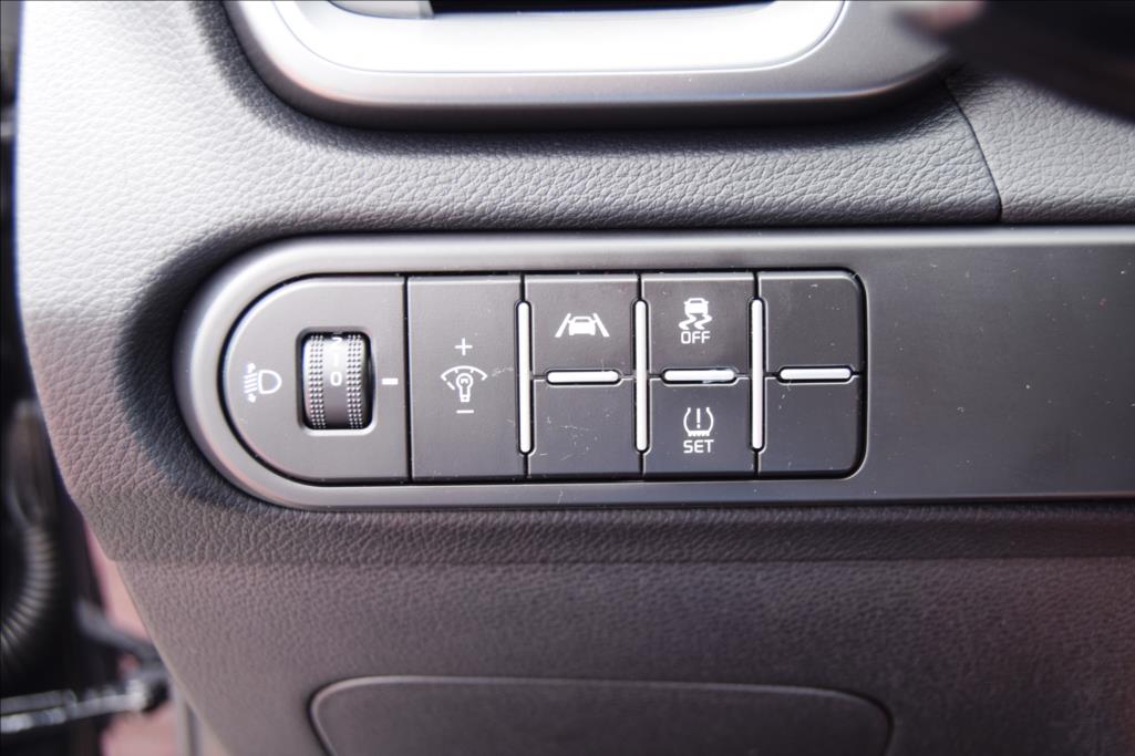 kia-ceed-sw-1-5-tgdi-top - 9