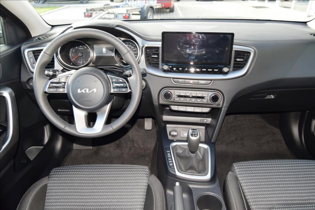 kia-ceed-sw-1-5-tgdi-top-bussines - 4