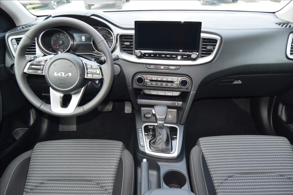 kia-ceed-sw-1-5-tgdi-7dct-top - 4
